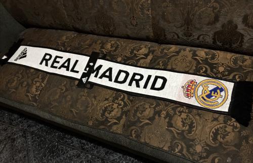 Vendo Bufanda Real Madrid Original Comprada e - Imagen 1