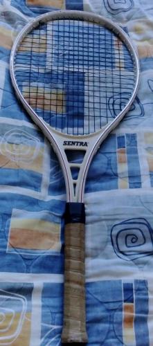Vendo raqueta de tenis marca SENTRA cermic  - Imagen 1