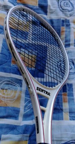 Vendo raqueta de tenis marca SENTRA cermic  - Imagen 2