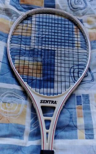 Vendo raqueta de tenis marca SENTRA cermic  - Imagen 3