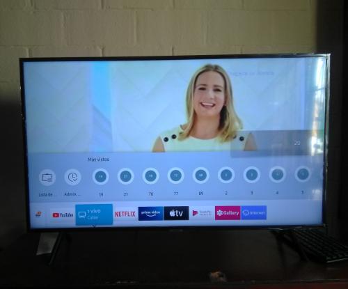 Vendo televisor de medio uso 2019 marca Sams - Imagen 1