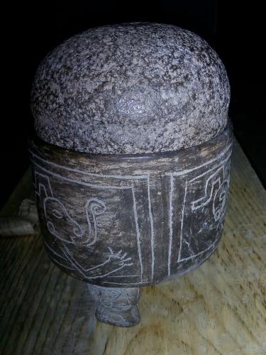 Vendo pieza prehispnica con dibujos mayas  - Imagen 1