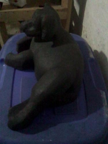 Vendo escultura de perro es de arcilla  Esta  - Imagen 2