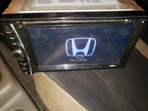 Vendo Radio de pantalla marca Honda nitido lo - Imagen 1