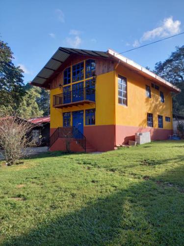 Hermosa Casa en alquiler en San Lucas Sacatep - Imagen 1