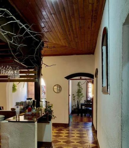 Casa en venta a 1 cuadra del arco Antigua Gua - Imagen 1
