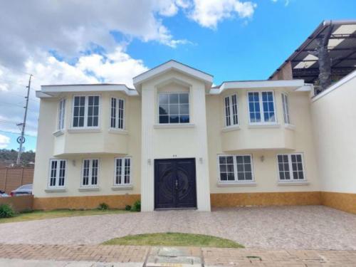 CityMax Antigua vende casa en Condominio Arco - Imagen 1