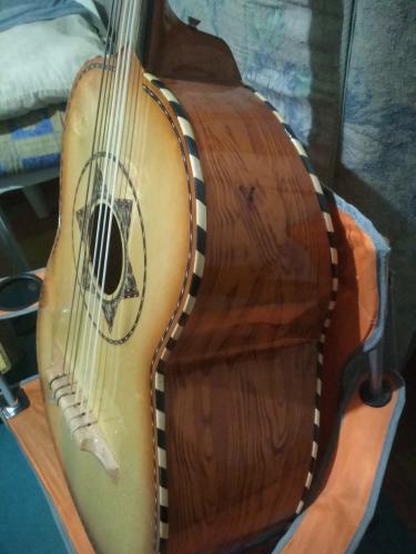 Vendo guitarron de Paracho Michoac�n México - Imagen 2