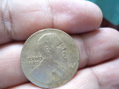 Bonita moneda de 5 pesos de Guatemala del añ - Imagen 1