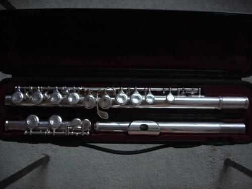 Vendo Flauta Transversal marca Yamaha nitid - Imagen 1