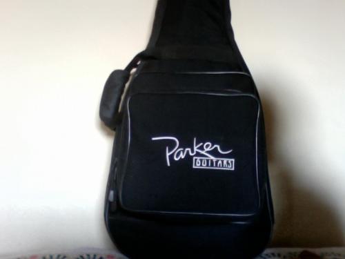 Vendo una Guitarra Parker  P30 Con un cuerp - Imagen 3