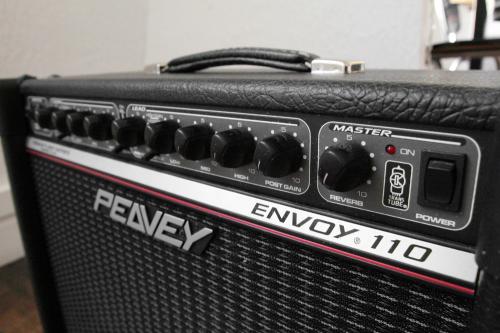 Vendo amplificador Peavey Envoy 110 de 40W Q1 - Imagen 2
