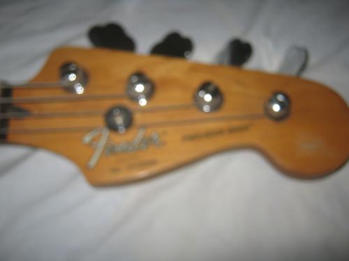 Vendo Bajo Fender Precision Bass made in KORE - Imagen 3