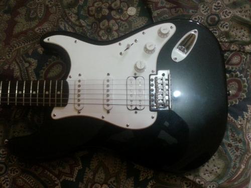 Vendo guitarra Marca Fender super exelente es - Imagen 1