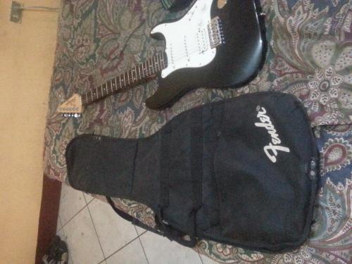Vendo guitarra Marca Fender super exelente es - Imagen 2