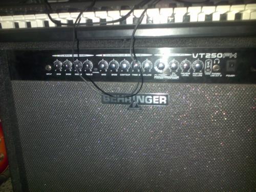 Vendo ampli para guitarra Behringer VT250FX - Imagen 2