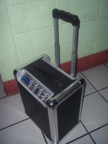 vendo amplificador con bocina incorporada 3 c - Imagen 3