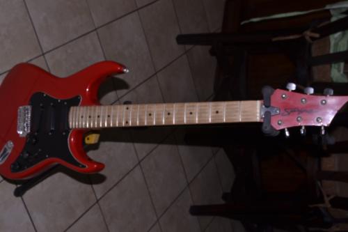 vendo guitarra electrica starforce color rojo - Imagen 2