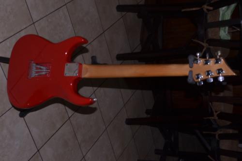 vendo guitarra electrica starforce color rojo - Imagen 3