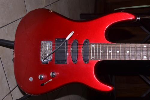 vendo guitarra electrica biscayne color rojo  - Imagen 1