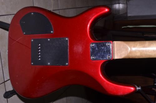 vendo guitarra electrica biscayne color rojo  - Imagen 2