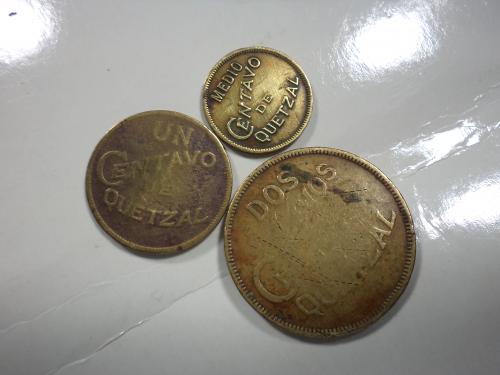 Ofresco tres monedas una medio centavo otra - Imagen 1