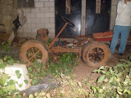 vendo tractor antiguo  antiguedad 100 años  - Imagen 1
