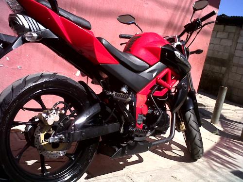 Buenas tardes vendo moto UM 180 modelo 2012 n - Imagen 1