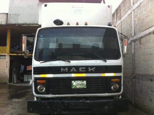 VENDO camion marca MACK diesel de 10 tonelad - Imagen 1