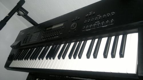 vendo sintetizador Yamaha SY85 nítido Roland - Imagen 2