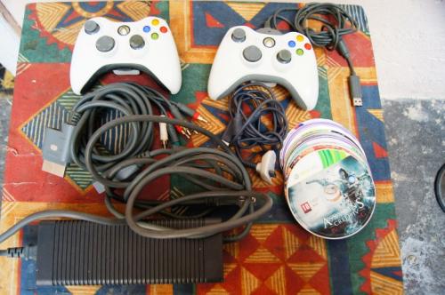 Vendo Xbox 360 Arcade color blanco placa Ja - Imagen 3