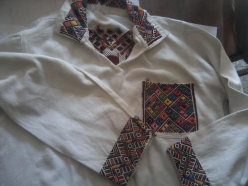 vendo camisa bordada a mano en chichicastenan - Imagen 1
