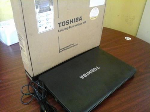 Vendo Preciosa Toshiba Laptop 320 GB DD Te - Imagen 2